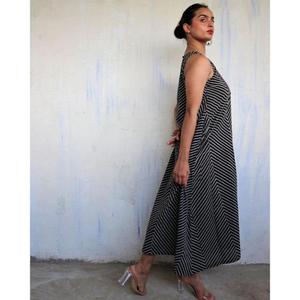 Vestido largo a rayas en blanco y negro para mujer, sin mangas, línea A, informal, vestido largo de verano - Product Image 1