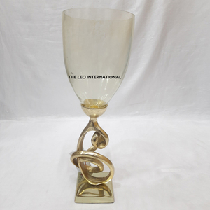 Magnifique support à bougie en verre avec design floral en aluminium doré brillant pour hôtel, restaurant et resort, accents d'éclairage. - Product Image 2