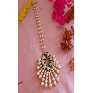 Tikka de Lujo para Recepción de Boda para Mujeres y Niñas, Joyería de Latón a la Moda para Compromiso y Aniversario - Product Image 1