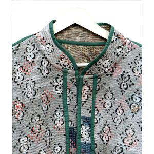 เสื้อแจ็คเก็ตผ้าฝ้ายคันธาพรีเมียมสำหรับผู้หญิง แขนยาวปกจีน ลายดอกไม้ เป็นมิตรกับสิ่งแวดล้อม แห้งเร็ว - Product Image 4