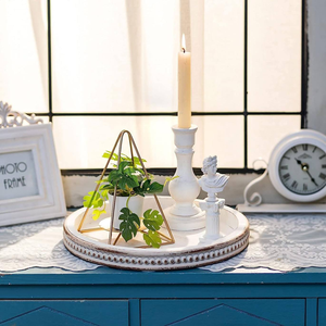 Décoration d'intérieur style ferme : Plateau de service rond en bois rustique blanc délavé avec perles, idéal comme centre de table - Product Image 5