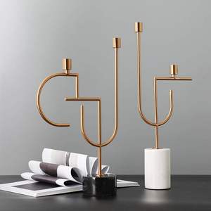 Portavelas de Latón de Lujo con Brillo, Soporte de Latón Hecho a Mano con Estilo Herencia, Portavelas de Latón con Toque Real, Soporte de Latón para Velas Atemporal - Product Image 1