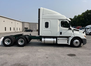 Excelente Camión Semirremolque Usado Freightliner Cascadia 125 Sleeper 2018 - Dormitorio Integral de 71 Pulgadas, 475 HP, Transmisión Manual de 10 Velocidades, Envío a Todo el Mundo - Product Image 6