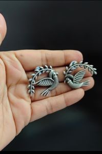 Vjoshijewels Boucles d'oreilles minimalistes en forme d'oiseau aspect argenté pour femme, inspirées de la nature, légères, décontractées, pour tous les jours, mariage ou soirée - Product Image 5