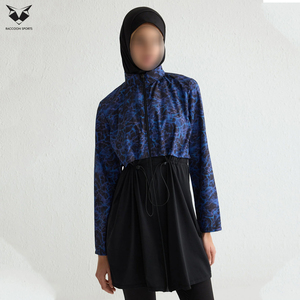 Traje de Baño Modesto 2026 en Negro y Azul con Protección UV UPF50+ Resistente al Cloro Hecho a Mano para Estilos de Vida Activos - Product Image 5