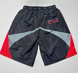 Ensemble deux pièces streetwear pour homme : veste coupe-vent en nylon, sweat à capuche et short avec logo brodé flamme – Tenue d'été personnalisée - Product Image 2