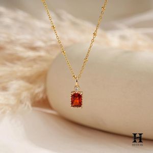 Collier pendentif minimaliste rectangulaire en pierre rouge, plaqué or 14 carats, avec grenat baguette délicat pour femme, bijou quotidien - Product Image 1