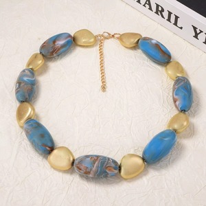 Collar de Resina con Forma Irregular, Patrón Marmoleado Azul Dorado, Collares de Cuentas de Resina Hechos a Mano con Aspecto Personalizado, Ideales para Resina - Product Image 3
