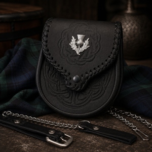 Pochette écossaise Sporran en cuir véritable noir de qualité supérieure, motif de tournesol celtique gaufré, bord tressé, sangle à chaîne, traditionnelle - Product Image 1