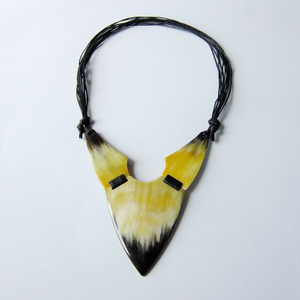 Collier artisanal en corne écologique avec pendentif en corne de buffle polie, option de logo personnalisé, pour un usage quotidien et comme cadeau - Product Image 2