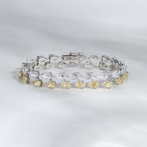 Pulsera de tenis de dos filas con moissanita talla pera certificada GRA en plata 925 y diamantes de color, hecha a mano, para regalo nupcial. - Product Image 2