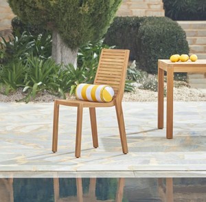 Ensemble de salle à manger d'extérieur en teck massif de qualité supérieure, table rectangulaire de patio avec 4 chaises sans accoudoirs - Product Image 2