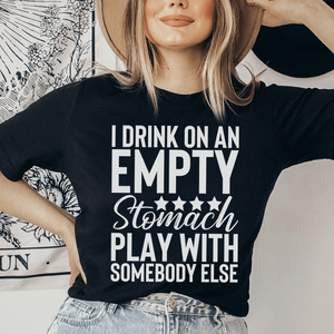 T-shirt da uomo con stampa 'I Drink on an Empty Stomach' - Product Image 1