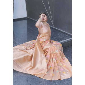 Sari en organza tissé pêche Elite Weaves avec broderie Jaal Zari, vêtements indiens et pakistanais - Product Image 2