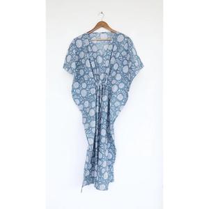 Elegante Vestido Kaftan de Algodón Azul con Estampado Floral, Cuello en V, Estilo Bohemio, Holgado, Informal, para Vacaciones de Verano - Product Image 1