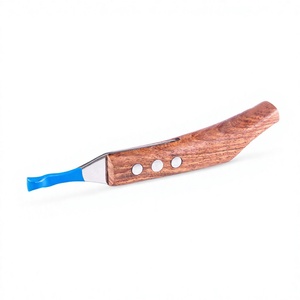 Cuchara para Cascos de Caballo de Acero Inoxidable Ligera con Mango de Madera para el Cuidado de Herraduras - Uso Veterinario - Product Image 2