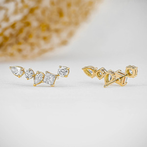 Pendientes de Oro Amarillo con Diamantes Cultivados en Laboratorio de Formas Mixtas - Product Image 1