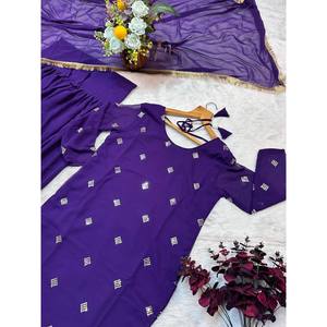 Hermosa ropa de fiesta Top Bottom Dupatta Talla XS - Product Image 4