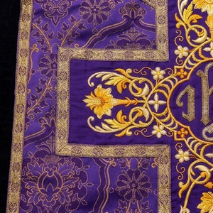 Banderola procesional de terciopelo personalizada con bordado de hilo dorado para iglesia, artículos litúrgicos religiosos católicos, servicio OEM de China - Product Image 6