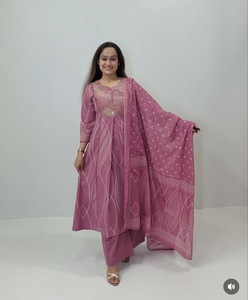 Conjunto de Kurta Elegante Largo para Mujer, Color Morado, 100% Algodón Orgánico, Bordado, con Pantalones y Dupatta, para Uso Diario en Todas las Temporadas - Product Image 3
