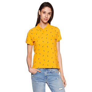 Camiseta polo ajustada para mujer, tela suave y elástica, mangas cortas, cuello elegante, ideal para uso casual, profesional o semi-formal. - Product Image 4