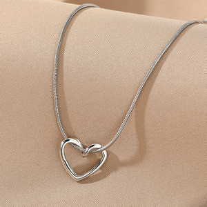 Collar con colgante de corazón plateado para mujer, cadena de serpiente, joyería romántica - Product Image 5