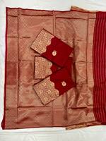 Sari indien ethnique de luxe en soie de litchi douce, imprimé feuille d'or, avec chemisier à motif quadrillé contrastant, pour mariage traditionnel et style Antra, idéal pour l'été.