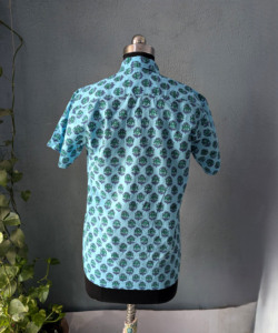 เสื้อเชิ้ตแขนสั้นพิมพ์ลายลำลองสำหรับผู้ชาย สีฟ้าอมเขียว ปกคอพับ ผ้าฝ้าย 100% ระบายอากาศได้ดี เหมาะสำหรับฤดูร้อน - Product Image 4