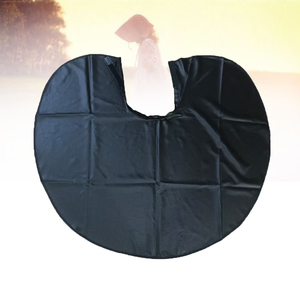 Cape de Coiffure Professionnelle Noire à Motif Circulaire en Polyester Résistante à l'Eau pour Barbier, Salon, Coupe de Cheveux, Coloration et Coiffage - Product Image 4