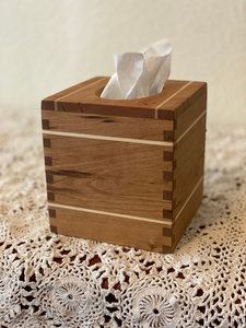 Boîte à mouchoirs carrée en bois rustique faite à la main, porte-serviettes et boîte de rangement de table avec fonction de suspension, emballage en carton pour la vente en gros - Product Image 3