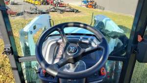 BOBCAT CT2540CH d'occasion en bon état avec cabine et chargeur à vendre - Product Image 3