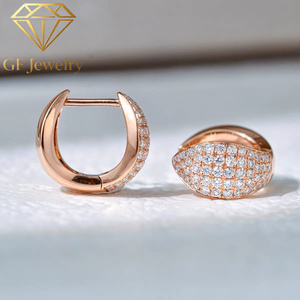 Boucles d'oreilles créoles larges bombées en or jaune 14 carats avec diamants de laboratoire pavés, bijoux raffinés pour femme - Product Image 4