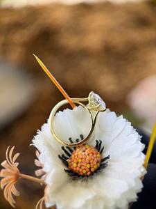 Bague de luxe en diamant avec design élégant et or taillé brillant pour femme, idéale pour les fiançailles et les anniversaires de mariage, provenant d'un fournisseur indien. - Product Image 6