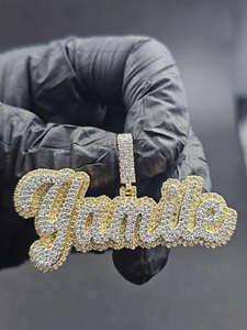 Colgante de Diamantes Personalizado de Dos Tonos Yamile Letter, Colgante de Nombre con Diamantes Plateados de Diseño Moderno y Personalizado para Hombre - Product Image 3