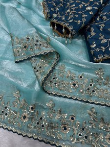 Sari traditionnel Reglance Pure pour femme, élégance satinée et broderie ajourée, avec pallu en C et blouse contrastante à sequins brillants, pour mariage - Product Image 2