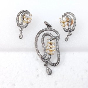 Ensemble collier et boucles d'oreilles pendantes RAY FINE ORNATES en laiton plaqué or avec zirconiums cubiques, certifié IGI, bijoux tendance pour femme - Product Image 2