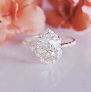 Élégante bague en argent sterling 925 plaqué or rose avec moissanite taille poire de 2 carats sertie à griffes, idéale pour fiançailles, fêtes, mariages et anniversaires - Product Image 3