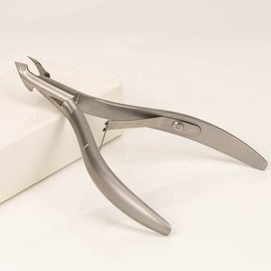 Coupe-ongles professionnel de qualité salon avec poignée antidérapante, outil en acier inoxydable durable pour les soins des ongles des doigts et des orteils - Product Image 1