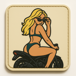 Patch en PVC avec Sexy Biker Girl-Étiquette en caoutchouc personnalisée pour vestes, chapeaux et sacs-Disponible en style rond ou carré - Product Image 1
