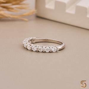 Anillo de media eternidad con diamantes cultivados en laboratorio de 0.90 CT | Anillo de Boda de Oro Blanco Sólido de 10K |   Anillo de Aniversario con Diamante de Corte Redondo - Product Image 5