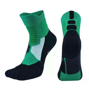 Chaussettes de sport respirantes et confortables pour hommes et femmes, conçues par OEM, de haute qualité, à séchage rapide et anti-humidité - Product Image 4