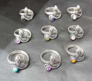 Anillos de moda llamativos ajustables al por mayor, piedras preciosas de latón con piedras de cabujón ovaladas, joyería de piedra curativa - Product Image 1