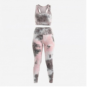 Ensemble de yoga 2 pièces North Approach Tie Dye rose et gris, legging taille haute et crop top dos nageur, extensible dans les quatre sens - Product Image 1