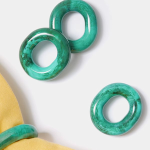 Collection d'anneaux de serviette en résine de qualité supérieure pour des dîners élégants, rehaussant la beauté de la table avec une beauté durable - Product Image 1