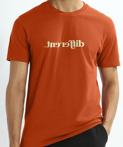 เสื้อยืดผ้าฝ้ายพิมพ์ลายสำหรับผู้ชาย OEM ทรงปกติ แขนสั้น น้ำหนักเบา เสื้อยืดลำลองสำหรับการฝึกกีฬา การเดินทาง และชุดประจำวัน - Product Image 1