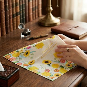 [K-ESSENTIALS] Bandana carré en coton 50x50cm 60s motif fleur jaune doux et écologique - Product Image 4