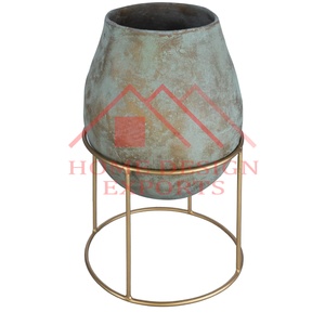 Décoration intérieure et extérieure Décoration de jardin Jardinière en métal sur support Meilleure qualité Patine Couleur Finitions Pots de fleurs Jardinière - Product Image 1