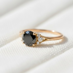 Bague en diamant noir naturel de 1,75 carat, taille ronde, or 18 carats, fabriquée par une équipe expérimentée, bijoux fins élégants - Product Image 2