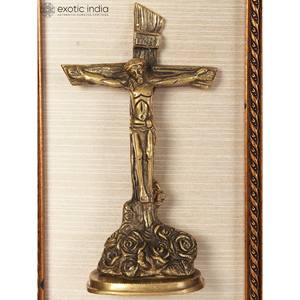 Crucifix à cadre en bois de 17 pouces Tenture murale Oeuvre religieuse traditionnelle pour la décoration intérieure - Product Image 1