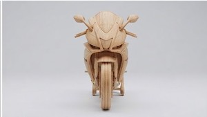 Sculpture de moto en bois faite à la main, écologique, art minimaliste, décoration de mariage, pièce de présentation de table personnalisable - Product Image 3